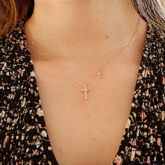 14k Gold gefüllt Zierliche Kreuz Charm Halskette Zarte Layering Halskette Minimalistische Schlichte Kette Halskette Double Cross Dangle Halskette